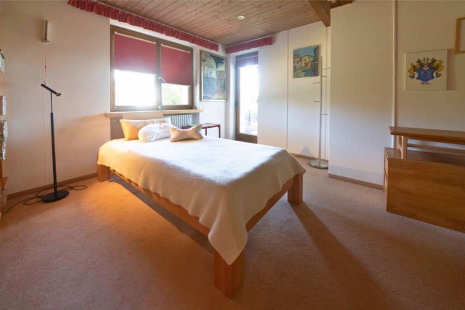 Helles Schlafzimmer mit Balkont�r Einfamilienhaus Scheidegg / Lindenau
