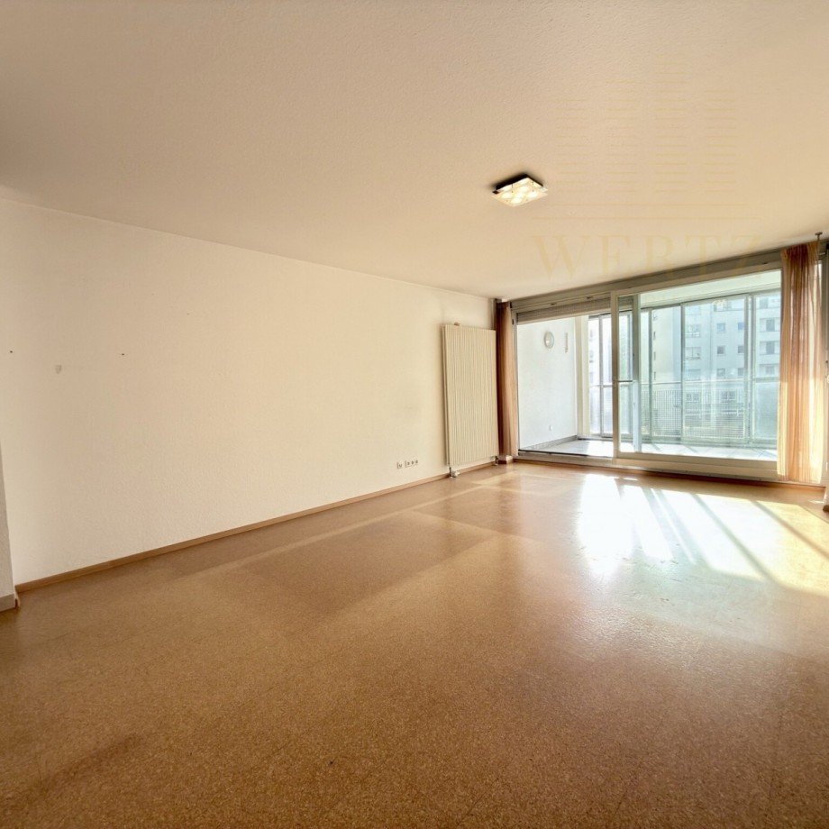 10_Wohnzimmer_Loggia Etagenwohnung Ulm