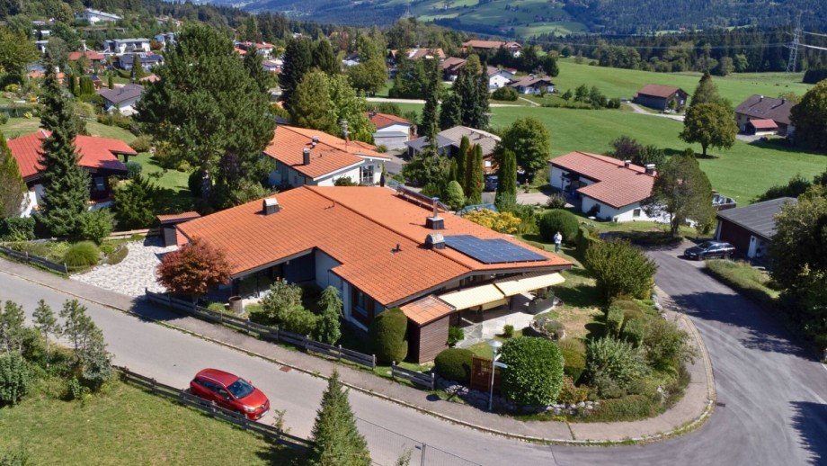 Luftaufnahme in ruhiger Wohnlage Einfamilienhaus Scheidegg / Lindenau