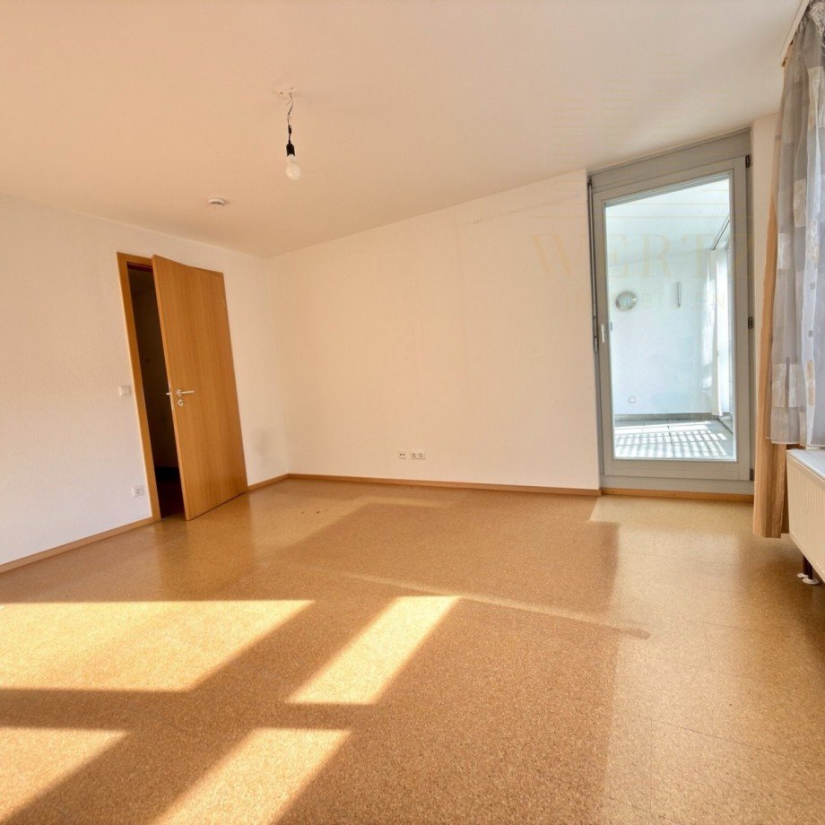 12_Wohnzimmer_Loggia_Ansicht Etagenwohnung Ulm