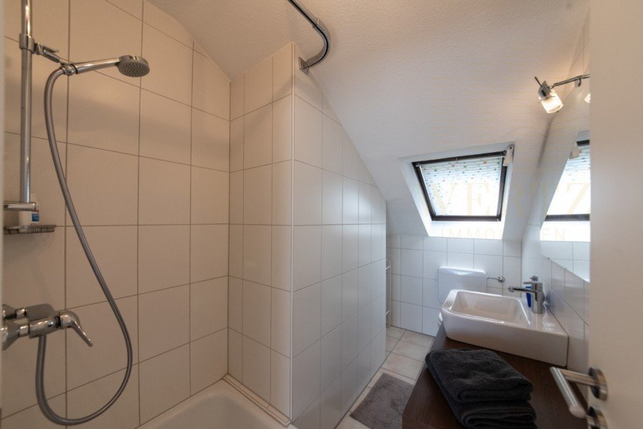 Bad DG Doppelhaush�lfte Lindau / Hoyren