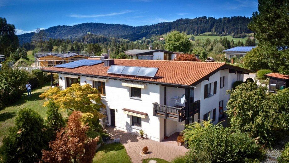 Luftansicht der Gartenseite Einfamilienhaus Scheidegg / Lindenau
