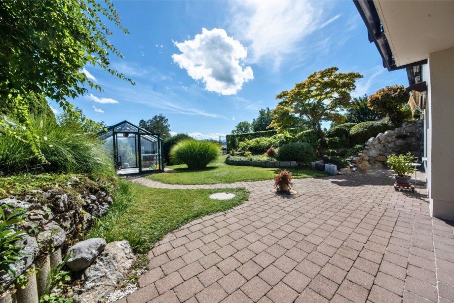 Weitl�ufiger Garten mit Gew�chshaus Einfamilienhaus Scheidegg / Lindenau