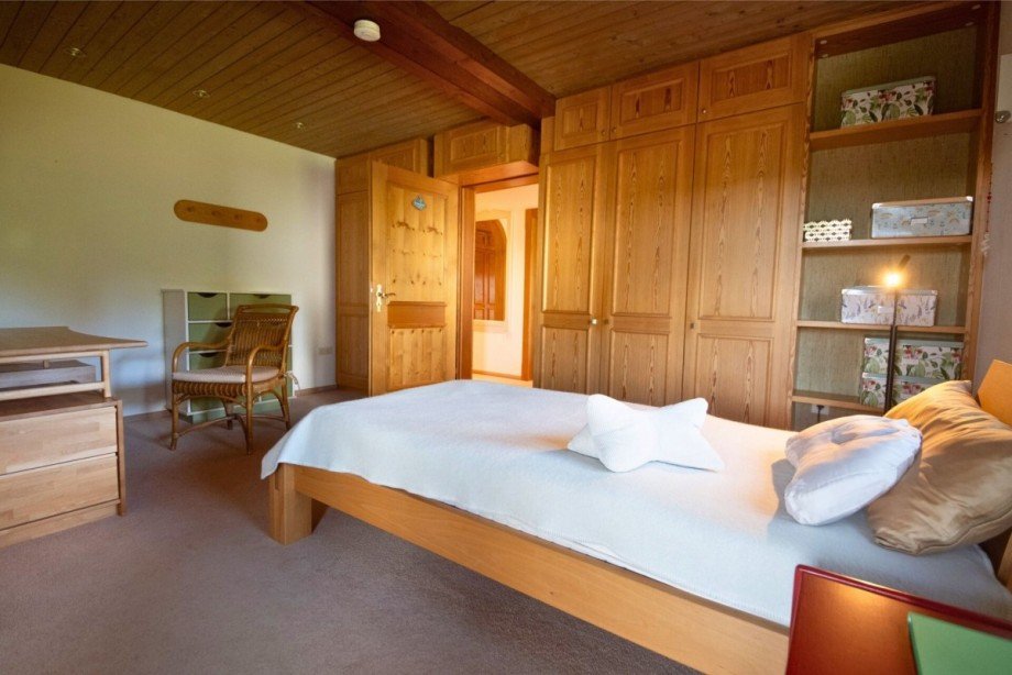 Schlafzimmer mit Einbauschr�nken Einfamilienhaus Scheidegg / Lindenau