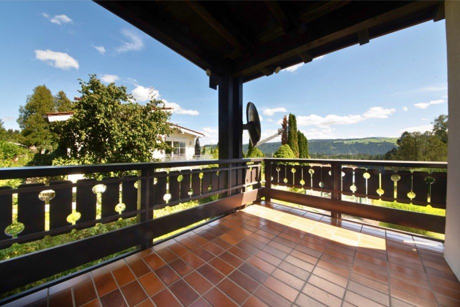 �berdachter Balkon mit Weitblick Einfamilienhaus Scheidegg / Lindenau