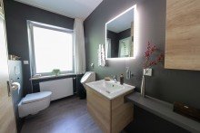 Bad 1. OG Ein Zuhause mit Charakter, Stil und Atmosph�re - in beliebter Lage von Lindau-Hoyren